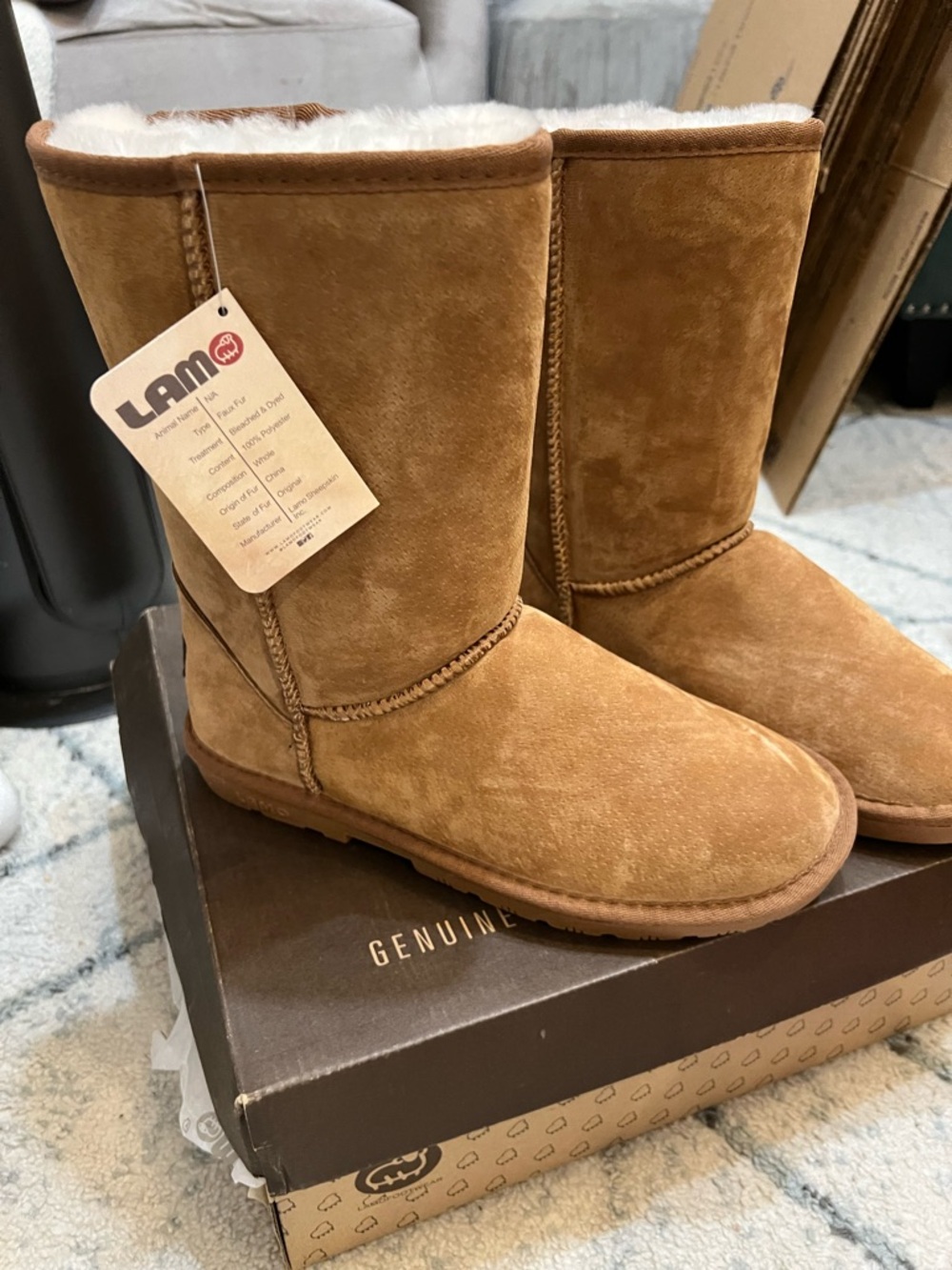 Size 9 Lamo Alaska boot chestnut cm1346